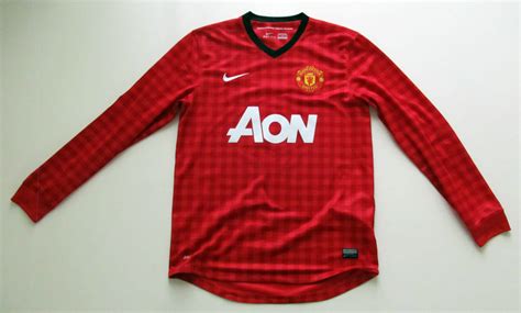 Man utd have always been at the forefront of the commercialisation of the beautiful game, with the helping fund the club's major player transfers over the years have been trusty shirt sponsors which firm will follow the likes of aon and vodafone to write themselves into the old trafford history books? Manchester United Kit History - Champions League Shirts