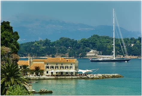 Welch ein schönes erwachen heute morgen in einem richtig geilen, großen, sonnigen zimmer mit holzfußboden, pflanzen, kamin, gartenblick usw :o) die nächsten 3 monate teile ich mir mein haus mit cliff, felix, costa und tom. ~ Mein Haus, mein Boot...~ Foto & Bild | europe, greece ...