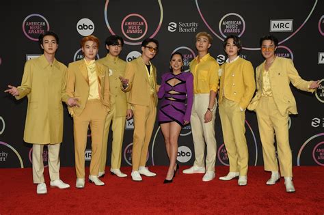 2021 American Music Awards Becky G Called Bts Her Homies
