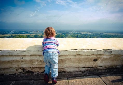 Little Kid Looking Far Away — Stock Photo © Ukromka 34976225