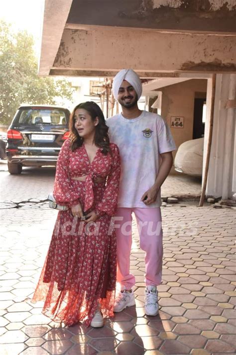 Neha Kakkar With Husband Rohanpreet Singh Snapped In Juhu Photo