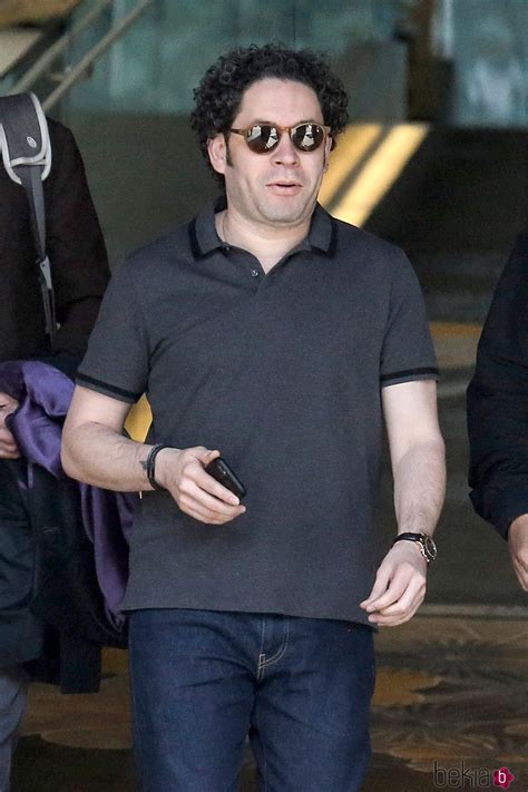 El enlace de valverde y dudamel será por lo civil, ya que él no cuenta (todavía) con la nulidad de su primer matrimonio en 2005 con la bailarina y periodista venezolana eloísa maturén. Gustavo Dudamel en Barcelona en su primera aparición tras ...