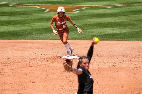 Texas Swing Longhorns Softball Team Hopes To Tune Out Crowd At Tennessee