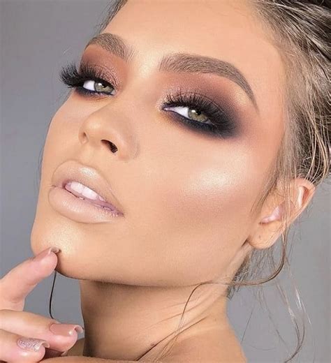 Light Smokey Eye Look