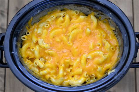 Crock Pot Macaroni and Cheese - Flour On My Face