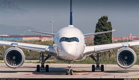 9v Sml Singapore Airlines Airbus A350 900 At Barcelona El Prat