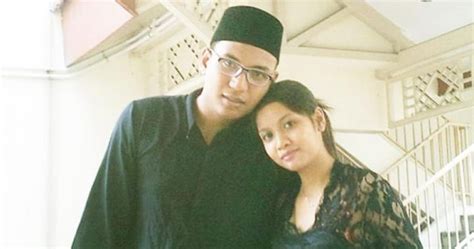 Dalam usia yang muda, dia kehilangan kedua ibu bapa. Simbah Air Panas, Kurung Dalam Sangkar Kucing, Pasangan ...