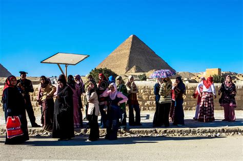 Women At The Great Pyramid Of Giza Cairo Egypt Editorial Photography