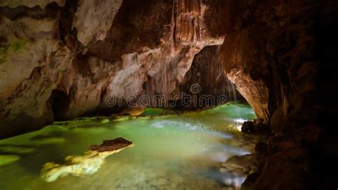 Vista Interior A La Cueva De Grutas Da Moeda Portugal Foto De Archivo