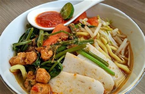 Celupkan kangkung dan tauge dalam air mendidih sebentar. Resep Mie Kangkung Mantap dan Banyak Manfaat | Gingsul.com