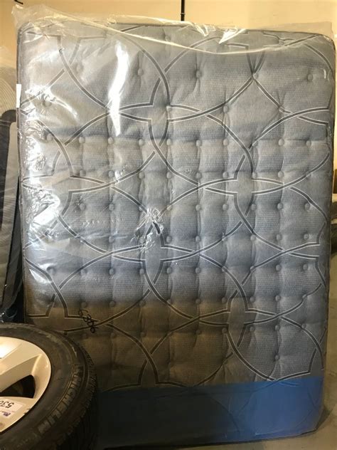 Sleep soundly surrounded in plush luxuriousness on the sealy ellington mattress. SEALY QUEEN PILLOW TOP MATTRESS - Able Auctions