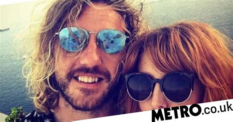 Strictlys Seann Walsh Has Apologised To Ex Rebecca Humphries Metro News