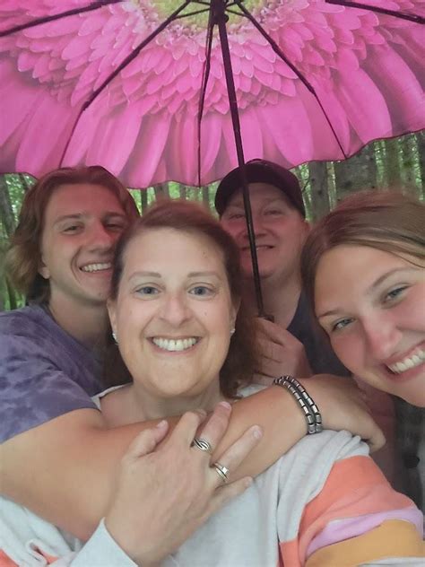 Living With Terminal Breast Cancer Portland Mich Woman Spreads Hope To Others