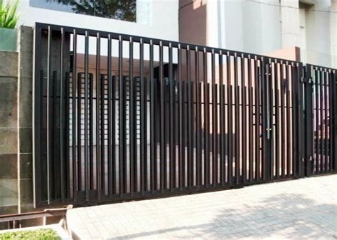 Namun ada juga bentuk pagar besi minimalis karena digunakan tidak untuk keamanan rumah melainkan hanya mempercantik tampilan depan rumah saja. Kumpulan Contoh Gambar Pagar Besi Hollow Minimalis Untuk ...