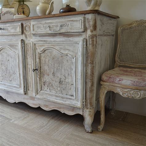 Vediamo una serie di mobili decapé per prendere spunto e trasformare la tua casa utilizzando questa tecnica che regala un tocco di vissuto al tuo ambiente. Shabby Chic: come eseguire una verniciatura provenzale ad hoc?