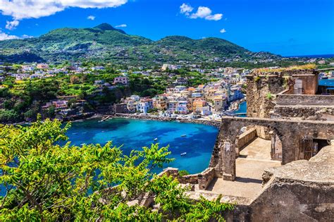 Die Italienische Insel Ischia Im Golf Von Neapel Urlaubsguru