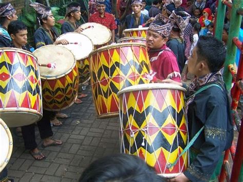 Alat musik tradisional khas minangkabau ini terbuat dari bahan bambu tipis atau talang. Alat Musik Tradisional dari Sumatra ~ Udah Punya