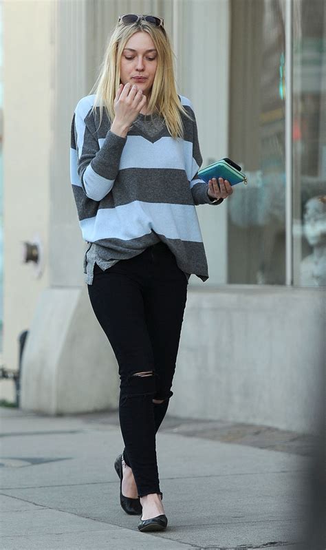 Dakota Fanning Casual Style Out In Los Angeles Jan 2015 • Celebmafia