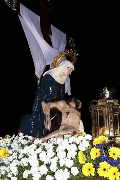 Jesús Muerto En Los Brazos De Su Madre Cofradía Santo Cristo De Los Enfermos Carmelitas