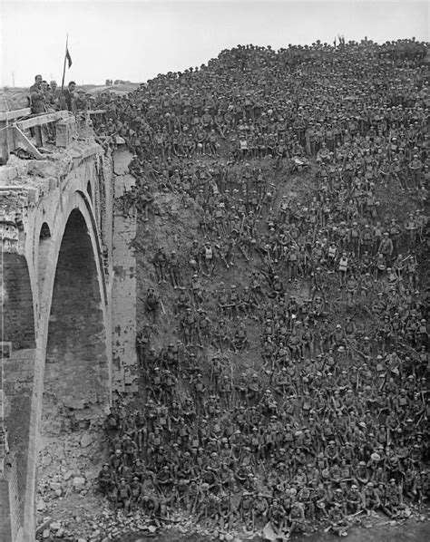 world war i bridges ww1 centenary from the river piave march 2014 シャトーウッド、パッシェンデール、1917年の遺跡で