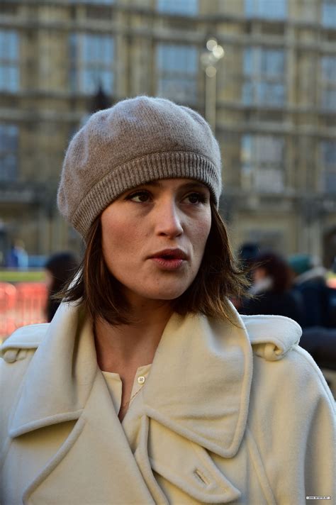 Gemma Arterton Joins Veteran Dagenham Protesters For Equal Pay Campaign 47 Gotceleb