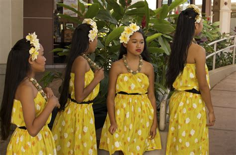 Maui Observer Hawaiian Hula Girls