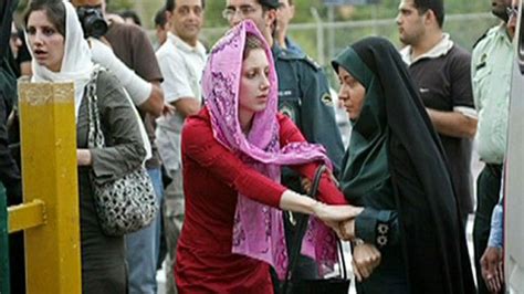 قانون حجاب اجباری همچنان جنجال برانگیز در ایران Bbc News فارسی