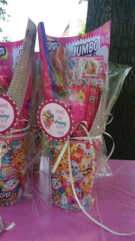 Here's 20 creative goodie bag ideas. Shopkins birthday party goodie bags | Fiesta de cumpleaños ...