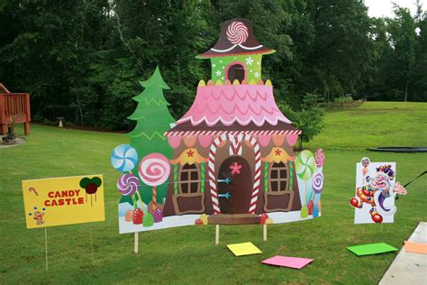They Made Their Entire Yard Into A Candy Land Board Game For A Party