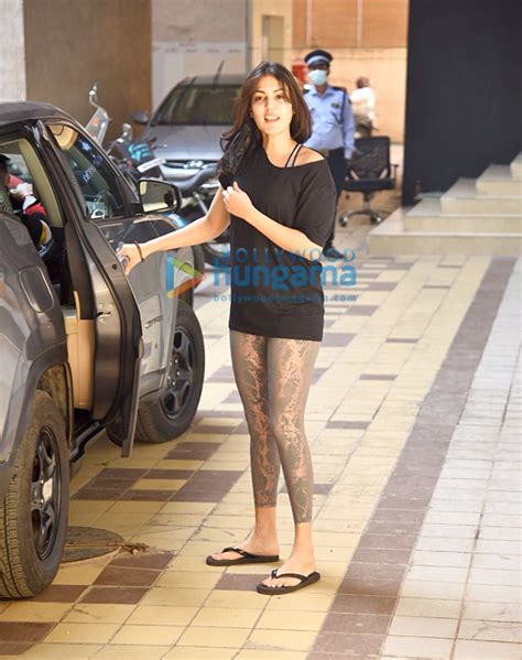 Photos Rhea Chakraborty Waves At The Paparazzi As She Walks Out Of A Gym In Khar 4 Rhea