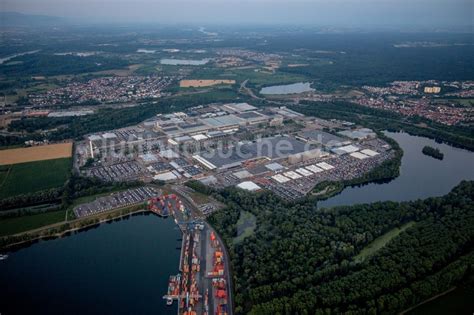 Luftbild Wörth am Rhein Werksgelände der Daimler AG LKW Werk im
