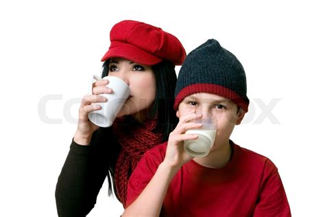 Ein Erwachsener Trinken Einen Heißen Getränk Ab Und Kind Trinkt Ein Glas Milch Gesund Stock