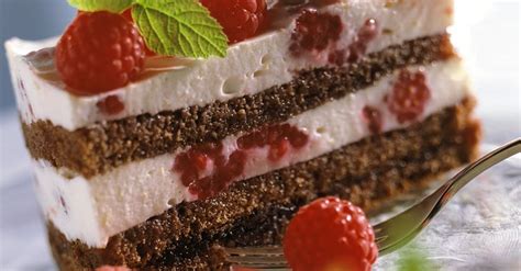 Schoko-Himbeer-Joghurt-Torte Rezept | EAT SMARTER