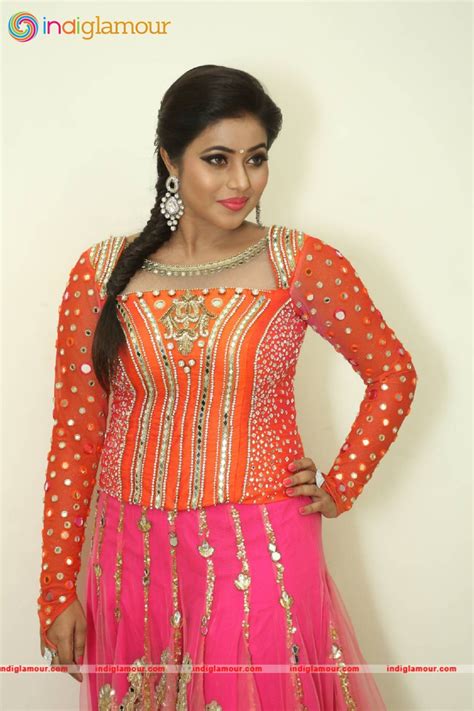 Shamna Kasim Actress Photo Image Pics And Stills