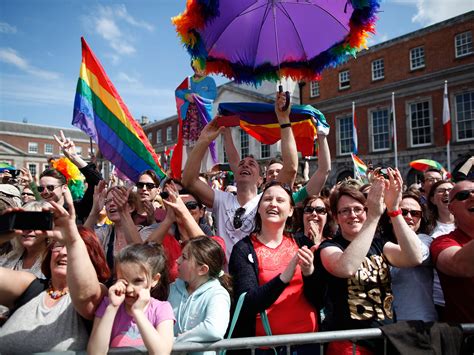 Ireland Gay Marriage Vote Scenes Of Emotion And Jubilation Across Dublin With Same Sex Marriage