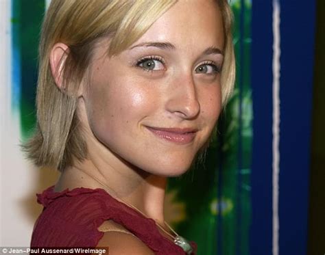 Who Is Smallville Actress Allison Mack Arrested Ex Cult Leader