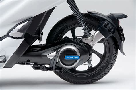 Tokyo Motor Show 2023 Honda To Launch Moped 2 Ev Scooter Around Spring