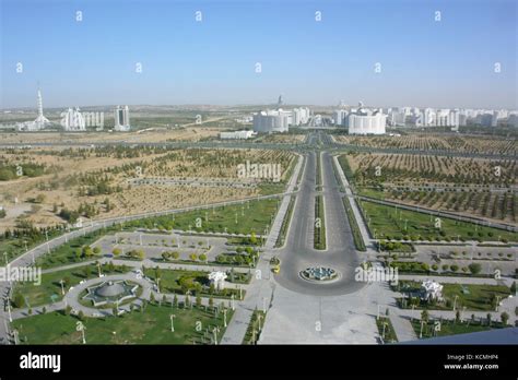 Achgabat Turkménistan vue du haut du monument et de l arche de la