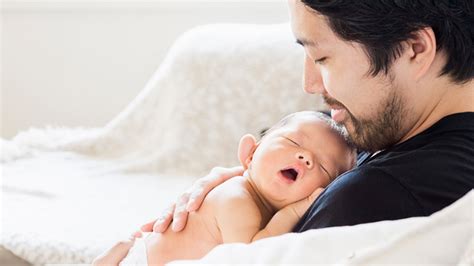 Dads Postpartum Guide Life After Childbirth For Fathers What To Expect