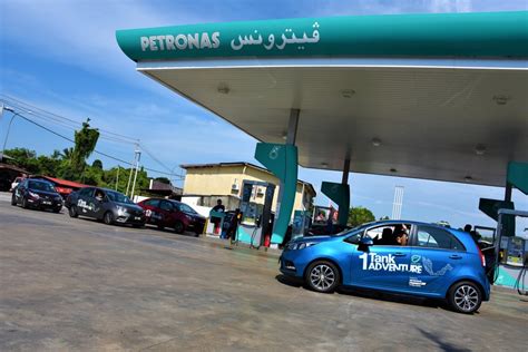 Label angin tayar ini dapat dilihat pada pintu belah pemandu. Proton 1 Tank Adventure SIRI 2: Taktikal Lebih Ekstrem ...