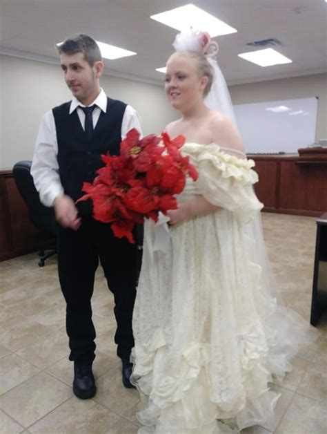 Texas Newlyweds Die Minutes After Their Wedding In Horrific Crash