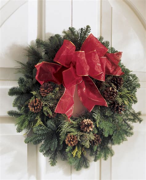Fresh Evergreen Wreath Simple Or Well Decorated Fresh Christmas