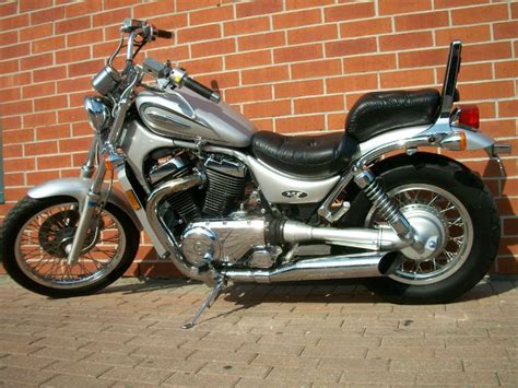 2004 suzuki intruder volusia 800 bobber.springer front end,slammed 2 jetted carbs,drag bars,k&n air filter shinko tires. 2004 Suzuki Intruder® 800 (VS800GL)