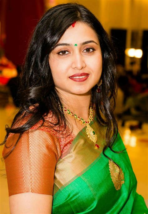 Pin By Sasi Pradha On Green Desi Beauty Married Woman Beauty