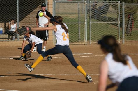 fastpitch softball tips to improve game confidence and performance girls softball how to