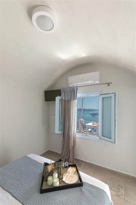 Honeymoon Jacuzzi Suite With Private Terrace Blue Dolphins Santorini