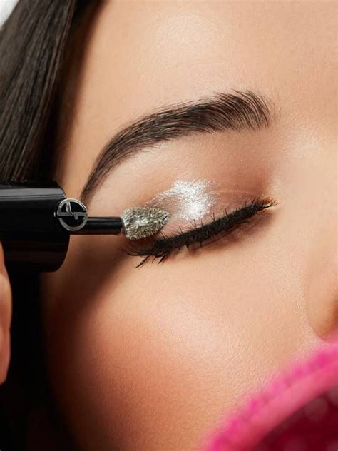 You have to use an applicator that allows you to get on the edge of the skin. How to Apply Liquid Eyeshadow the Right Way | Liquid eyeshadow, Eyeshadow, Blending eyeshadow