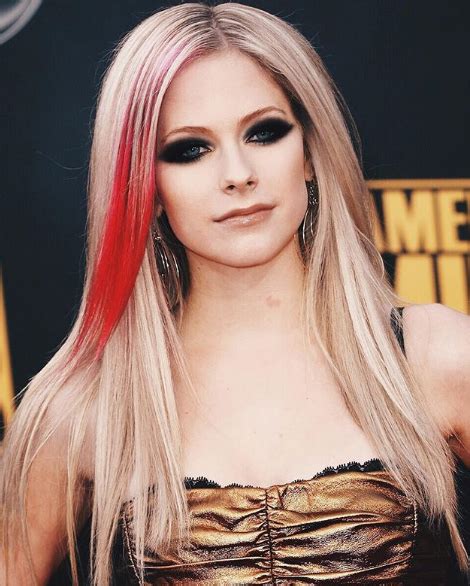 Photo Of Avril Lavigne With Dark Eyeliner Avril Lavigne Photos