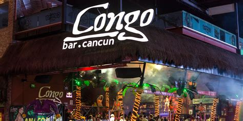 En La Ciudad De Cancún Bailar Beber Y Salir De Noche