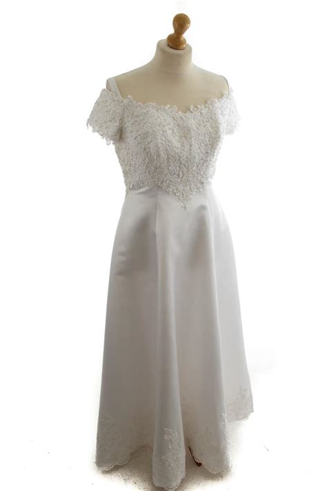 Mit tiefem rücken und spitzenträgern. Vintage Brautkleid Hochzeitskleid weiß Duchesse Strass ...